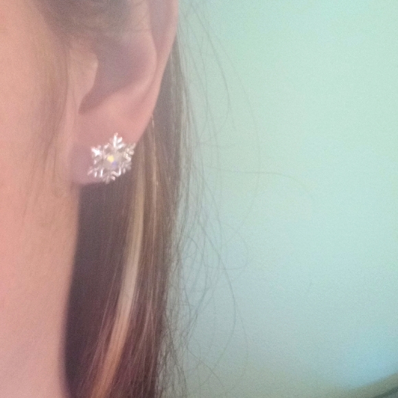 Snowflake earrings - Picture 2 of 2